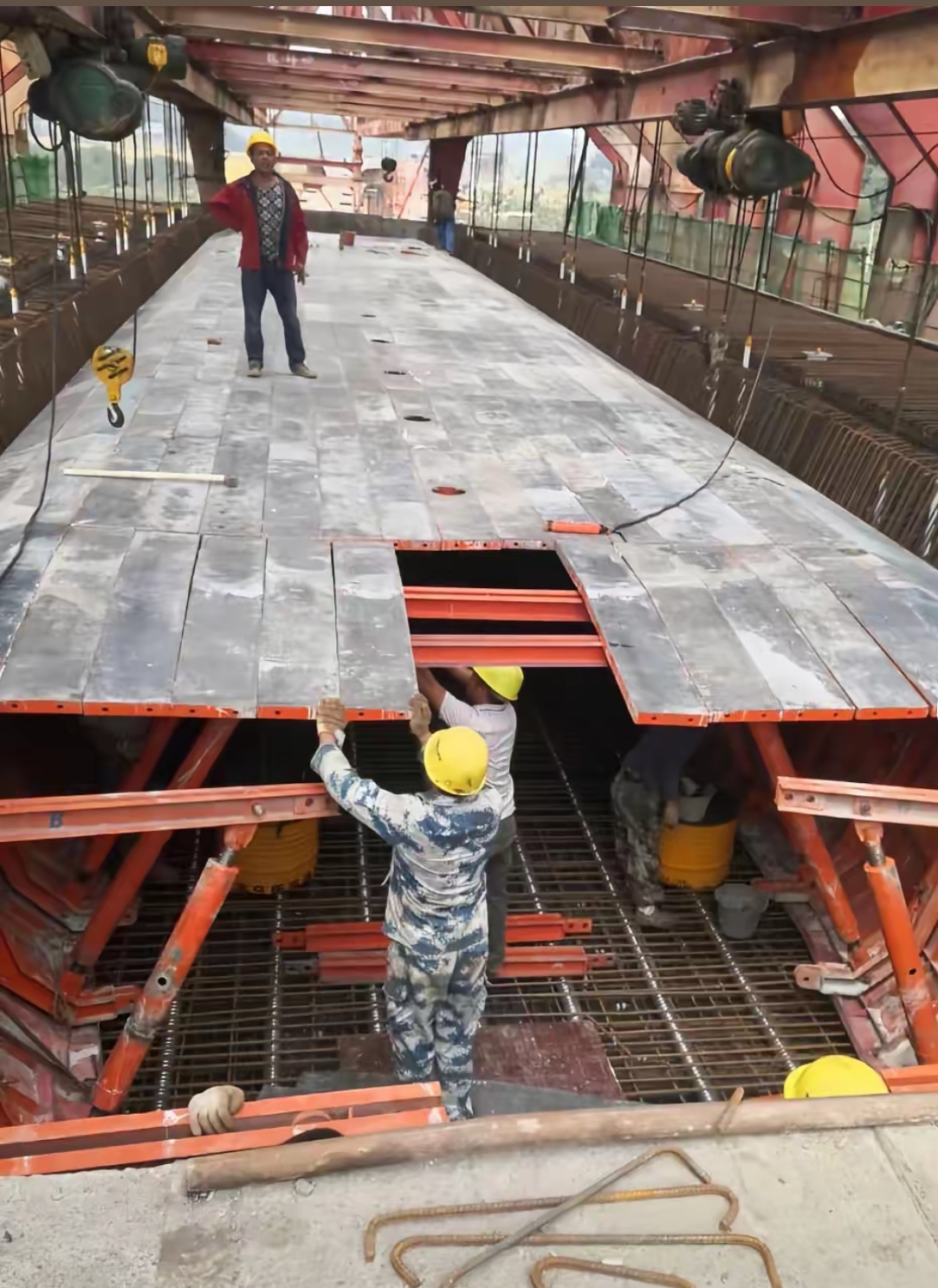 四川巴中移动模架厂家 雷盾护架：移动模架防雷接地设计的实践与规范​