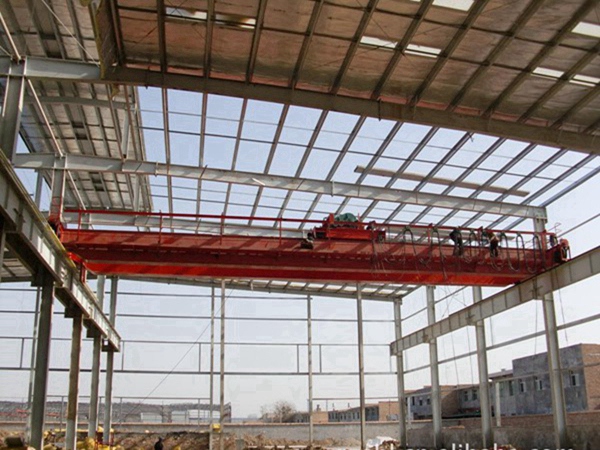河南驻马店冶金专用桥式起重机厂家 冶金专用桥式起重机在精整与成品库的应用：场景适配与作业实践